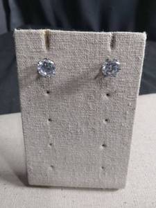 lot 6078 image: Round Crystal Stud Earrings with Prong Setting