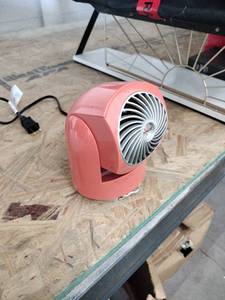 lot 62189 image: Vornado Flippi V6 Personal Air Circulator fan