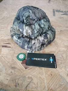 lot 62190 image: Palace Pertex Puffa Beanie Deep Forest