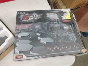 lot 62207 image: Temi Alloy Smart Locomotive diecast train set