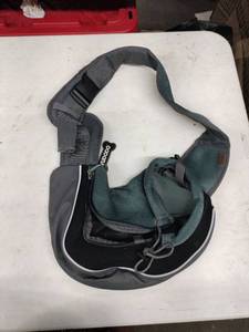 lot 62214 image: Yudodo Pet Sling Carrier