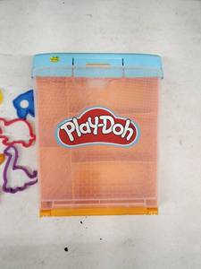 lot 62217 image: Play-Doh creativity case with Miscellaneous Accessories