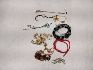 lot 62239 image: Lot of Miscellaneous Jewelry