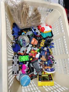 lot 62258 image: Lot of Miscellaneous Toys
