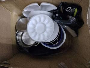 lot 62270 image: Box of Miscellaneous Kitchen Items