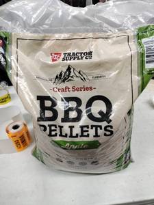 lot 62283 image: Tractor Supply Craft Series Apple BBQ Pellets - 20Lbs