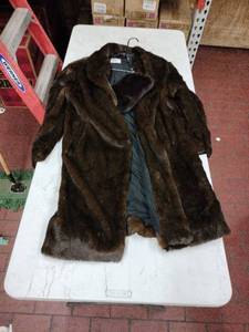 lot 59343 image: Industry vintage brown mink fur coat with Clutch - XL