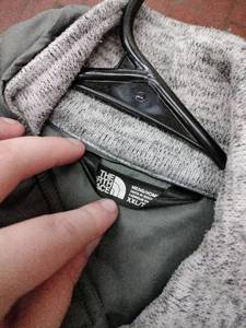 lot 59376 image: The North Face Grey Quilted Jacket - XXL