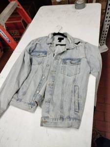 lot 59388 image: Forever 21 Men faded blue denim jean jacket - L