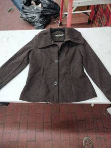 lot 59397 image: C Magic brown button-front jacket - L