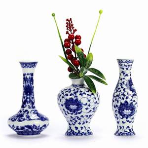 lot 19429 image: Blue and White Vase Set of 3, Cute Ceramic Bud vase in Bulk for Farmhouse Table Centerpiece Mini Vintage Vase for Rustic Wedding Decorations, Home Table Flower Decor