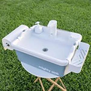 lot 3157 image: Portable sink