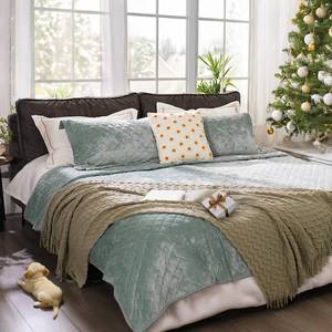 lot 5109 image: dennylife Luxury Velvet King Quilt Set, Ultra Soft Lightweight Velvet Comforter Set, Oversized Bedspread Coverlet with 2 Shams Diamond Pattern, for All Season (Aqua Green)