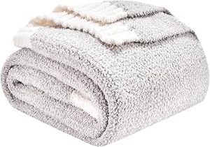 lot 11193 image: CozyCube Throw Blanket Gray White Knit 57inx57in