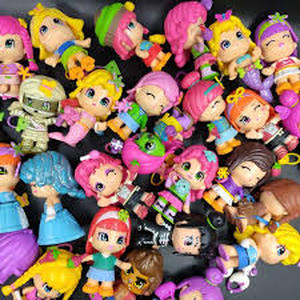 lot 6201 image: Colorful Character Figurine Set Multiple Pieces X004VTZTB lot of 2