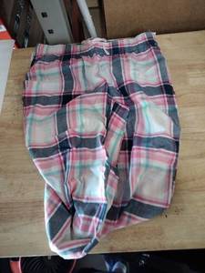 lot 2015 image: Ladies pink plaid pajama pants size xs