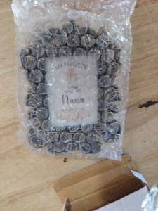 lot 2124 image: Small Decorative Picture Frame with Floral Insert X004UP7HN5