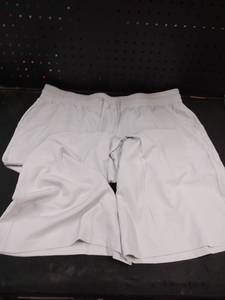 lot 6472 image: White Shorts Size XL Made in China