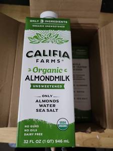 lot 19001 image: Califia Farms Organic Unsweetened Almondmilk 32 FL OZ 946mL - 6 Pack