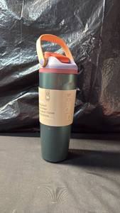 lot 2169 image: Owala 30oz FreeSip Insulated Stainless Steel Water Bottle - Retail $25