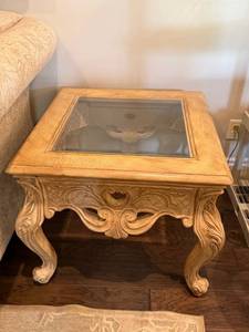 lot 903 image: Ornate glass inlay top side table24 x 28 x 28 in