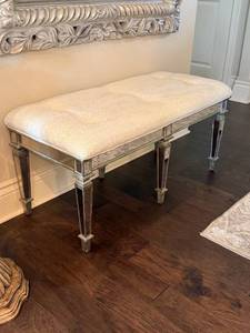 lot 909 image: Mirrored upholstered top bench seat 20 x 43 x 20 in