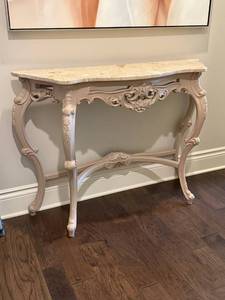 lot 918 image: Marble top entry table 35 x 48 x 14 in