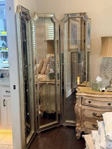 lot 920 image: Mirrored 3 panel room divider 78 x 21 each panel
