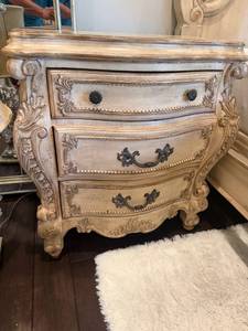 lot 922 image: Pulaski 3 drawer nightstand 32 x 28 x 20 in