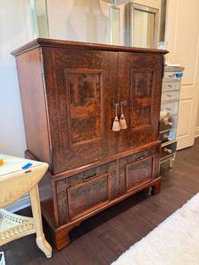 lot 924 image: Hickory Chair Thomas O Brian collection 2 drawer cabinet 55 x 45 x 24 in