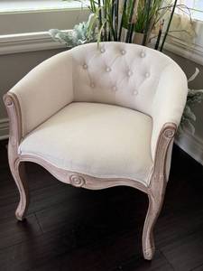 lot 925 image: Cream colored upholstered chair 26 x 24 x 24 in