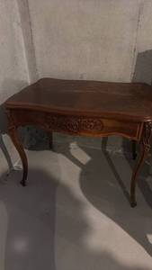 lot 933 image: Table 31 x 38 x 27 in (located in basement)