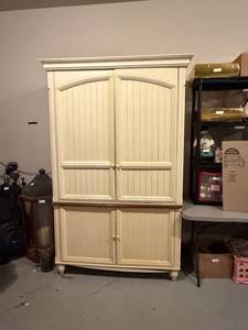 lot 941 image: Entertainment armoire 84 x 36 x 27 in