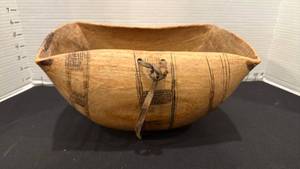 lot 1009 image: Hand carved etched wood bowl 6x12