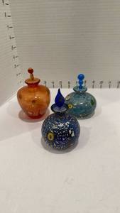 lot 1020 image: Glass perfume bottles set of 3