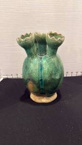 lot 1024 image: Pottery teal vase 8x7 dia