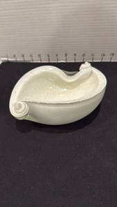 lot 1030 image: Art glass bowl with two delicate glass scrolls 3x7.5