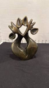 lot 1033 image: Stone animal sculpture 7 inches tall