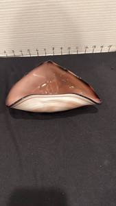 lot 1035 image: Glass blown dish 3x8.5
