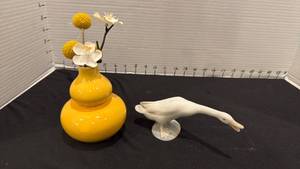 lot 1037 image: Laden duck and vase (top broken)