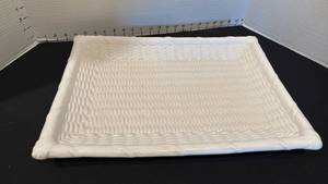 lot 1044 image: Ceramic basket weave serving platter 18x13