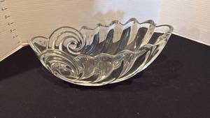 lot 1045 image: Mikasa lead crystal shell serving dish