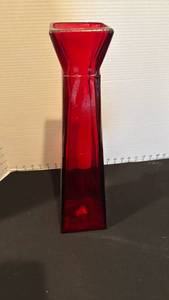 lot 1046 image: Red glass vase 17 inches tall
