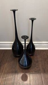 lot 1050 image: 3 black glass vases tallest 23 inches