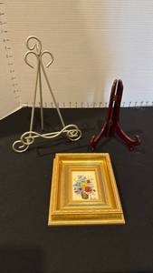 lot 1055 image: 2 easels and small framed textered print