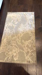 lot 1066 image: Cize rug 25x43