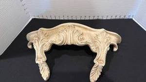 lot 1067 image: Corbel with shelf 9x18