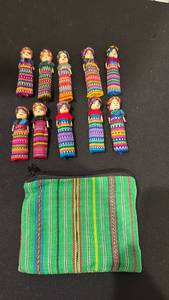 lot 1072 image: Guatemalan worry dolls with bag