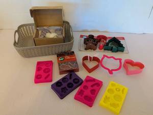 lot 1103 image: Cookie Cutter and Baking Molds with Pampered Chef Fruit & Cheese Cutter