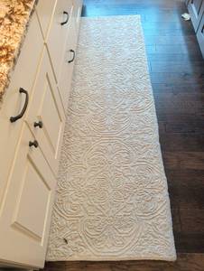 lot 1112 image: Cream Medallion Wool Runner Rug 27x91 inches
